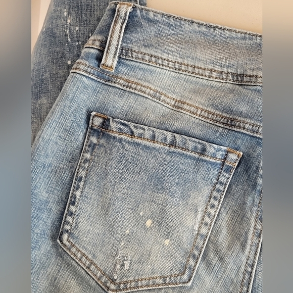 CAbi Cinch Skinny Light Wash Distressed Bleach Splatter Jeans #5492 - Size 4 - Picture 8 of 13